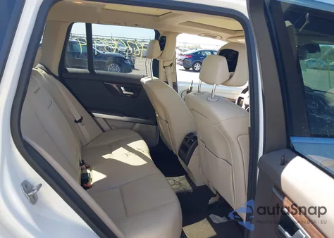 2015 Mercedes-Benz Glk 350 4Matic z USA, uszkodzony, nr VIN WDCGG8JBXFG374943